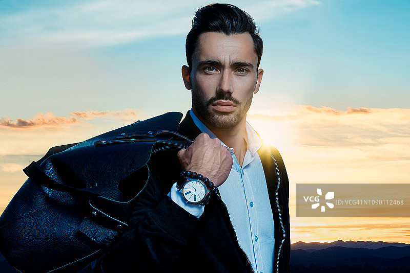 穿着讲究的男人图片素材