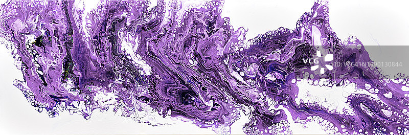 抽象彩色背景纹理流体艺术丙烯酸涂料。白色底上的紫色图片素材