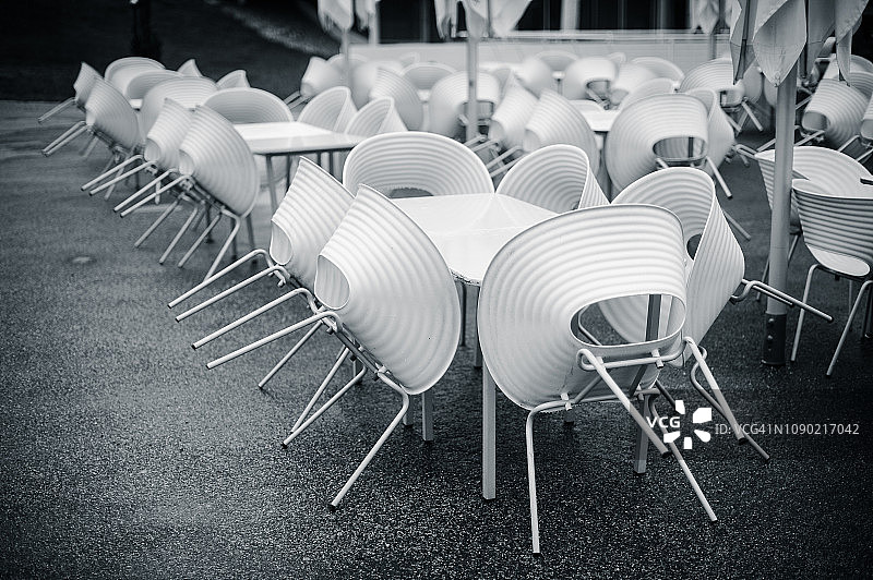 咖啡馆里的空椅子图片素材