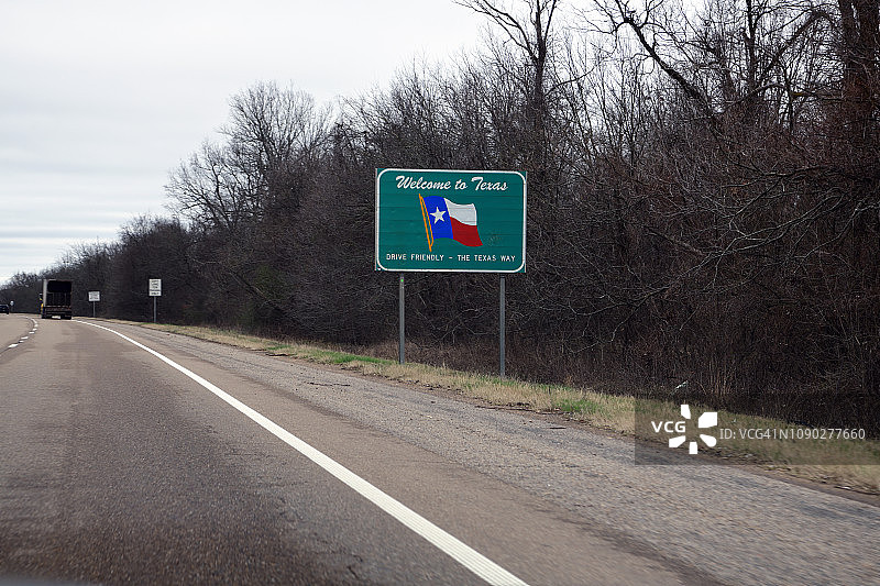 美国德克萨斯州特克萨卡纳附近的欢迎标志图片素材