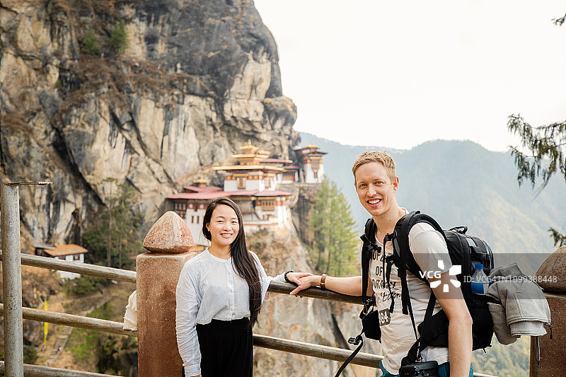 不丹帕罗虎穴寺春景图片素材