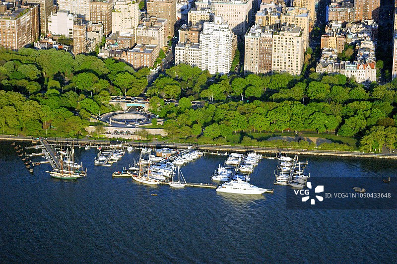 哈德逊河上的船坞图片素材