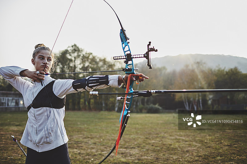 射箭女孩图片素材