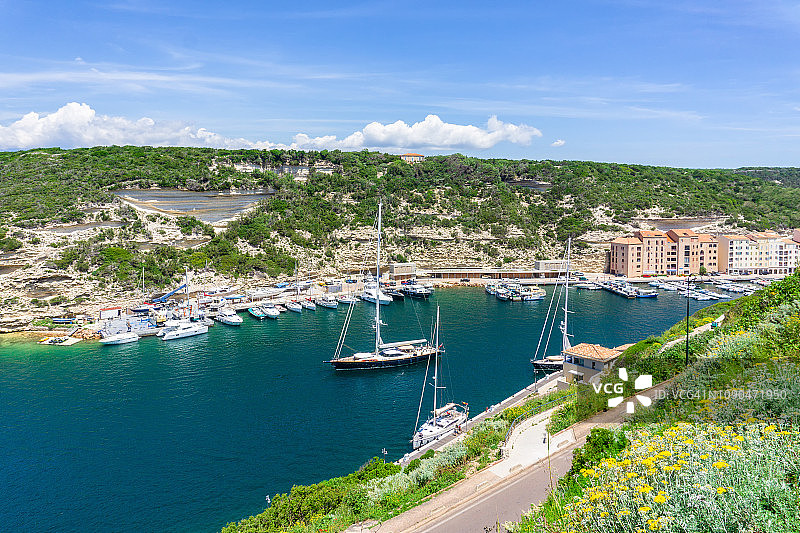 科西嘉岛奥斯特里科尼海滩与美丽泻湖的景色图片素材
