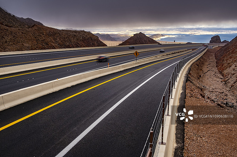 暴风雨清晨的米德湖图片素材