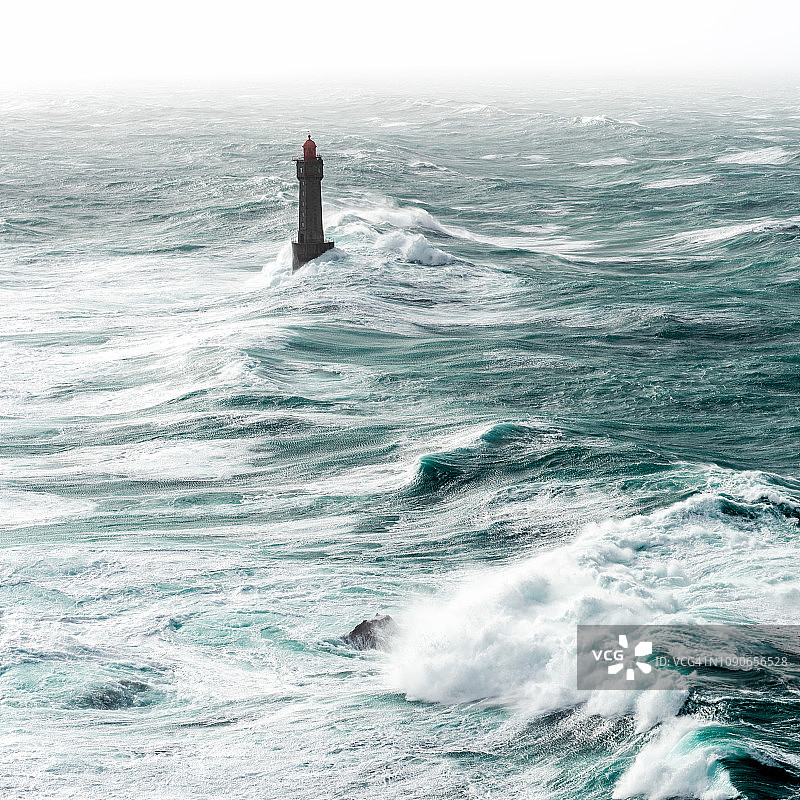 暴风雨中母马灯塔的空中景色图片素材