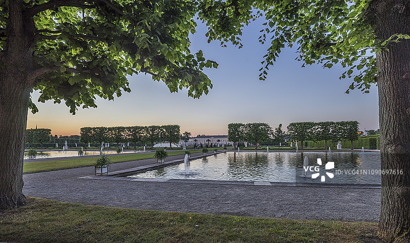 德国下萨克森州汉诺威黑伦豪森花园夜景图片素材