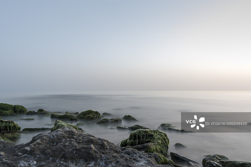 意大利卡拉布里亚特罗佩亚第勒尼安海岩石海滩天空图片素材