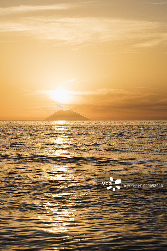 意大利卡拉布里亚特罗佩亚第勒尼安海火山岛斯特龙博利景观图片素材