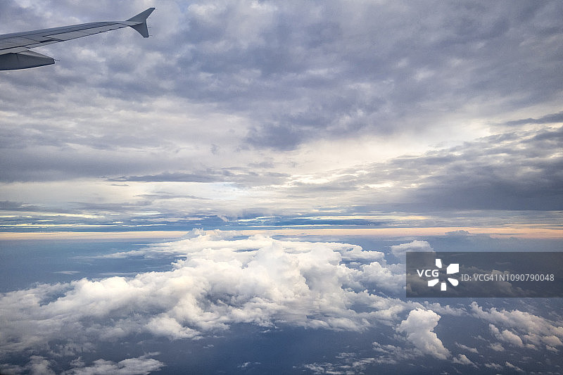 飞机舷窗所见景色图片素材