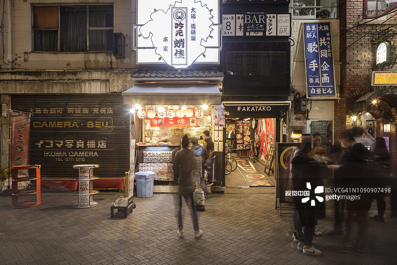 日本大阪道顿堀地区的小餐馆图片素材