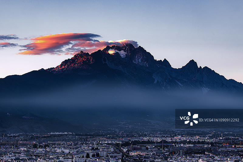 云南梅里雪山黄昏图片素材