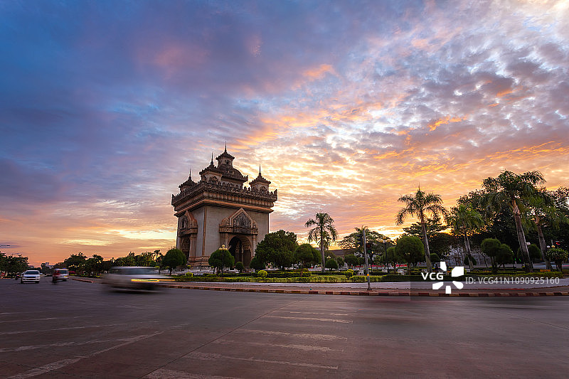 【凯旋门】老挝万象，清晨日出图片素材