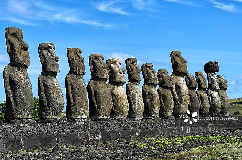 联合国教科文组织世界遗产：拉帕努伊国家公园的摩艾石像图片素材