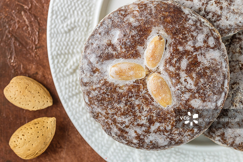 糖霜坚果纽伦堡姜饼特写图片素材