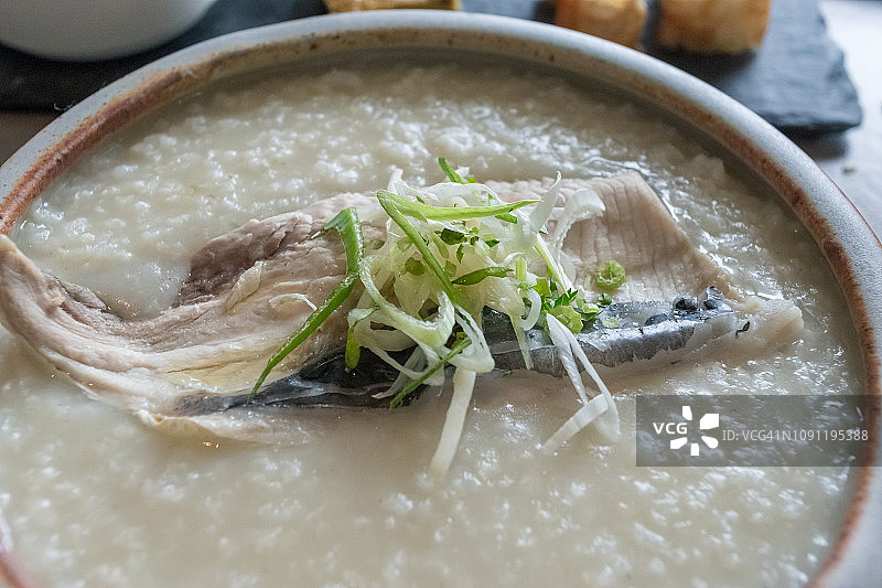 中国台湾美食：虱目鱼粥图片素材