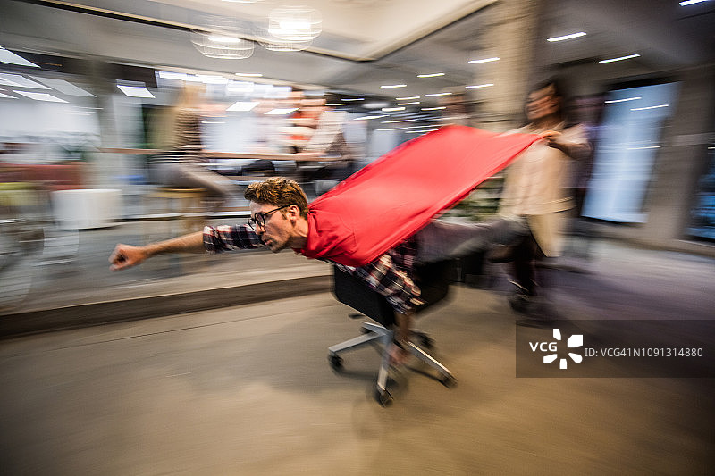 办公室里的超级英雄图片素材