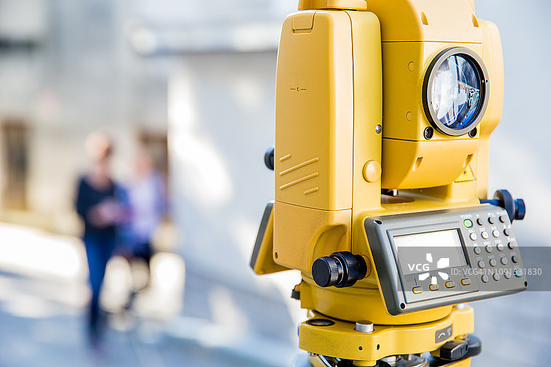 城市景观中的经纬仪图片素材