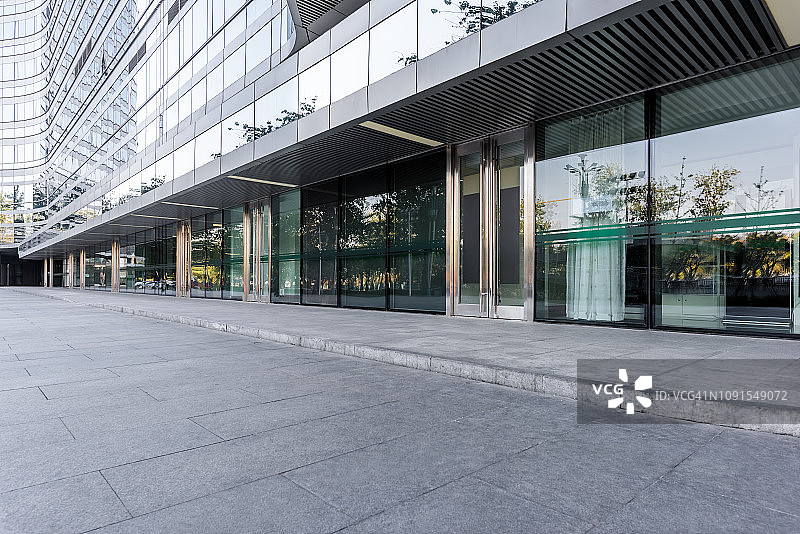 建筑物前方的开放区域图片素材