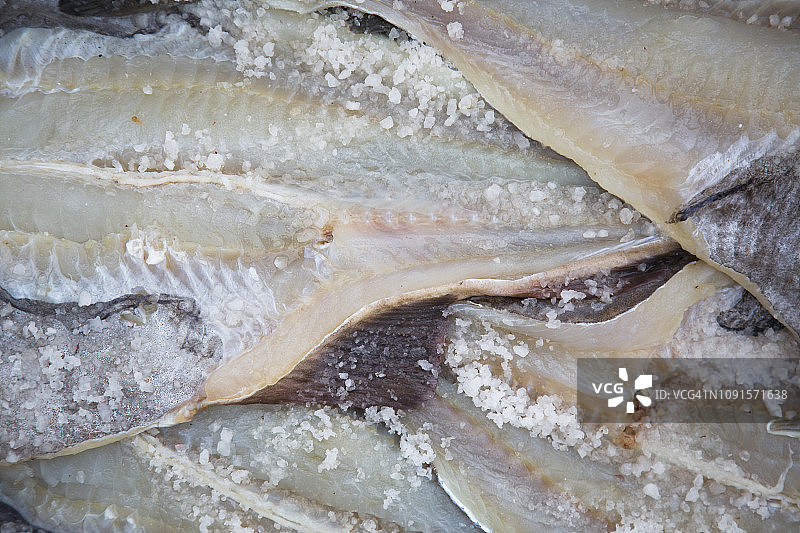 新鲜盐渍鳕鱼特写图片素材