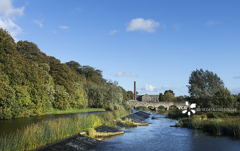 斯莱恩的博伊恩河与古老的磨坊图片素材