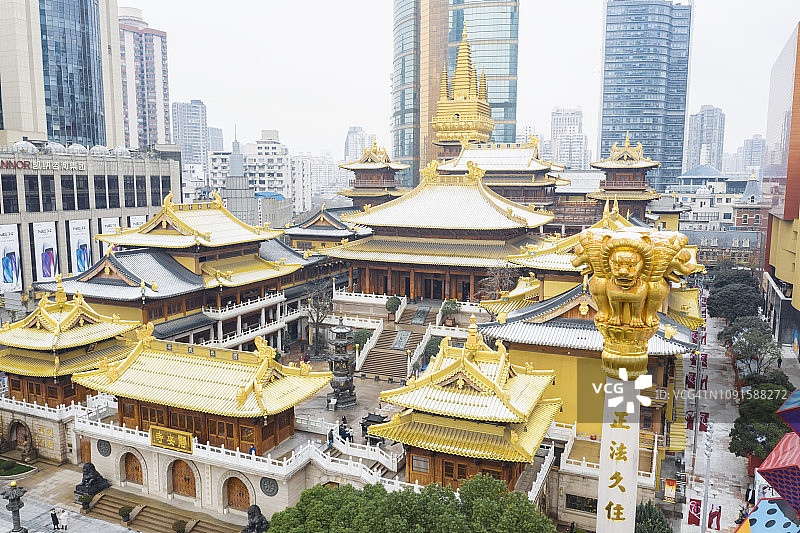暴雪后的上海静安寺图片素材