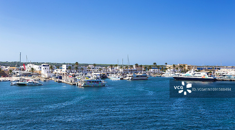 西班牙巴利阿里群岛福门特拉岛海滨全景图片素材