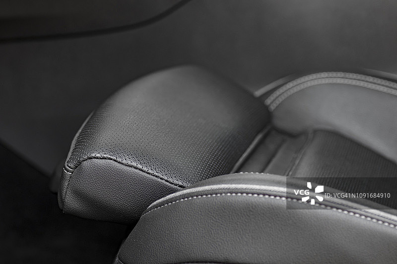 符合人体工学的豪华汽车座椅图片素材