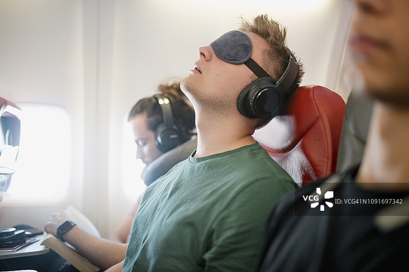 飞机上的嘈杂鼾声图片素材