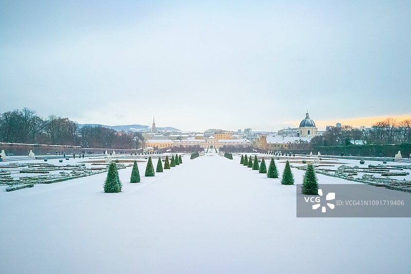 冬季的维也纳美景宫公园（奥地利）图片素材
