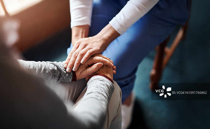 人性的定义在于我们如何善待彼此图片素材