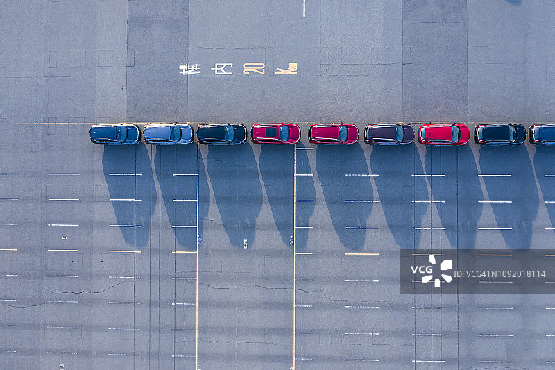 新车户外仓库的航拍照片图片素材