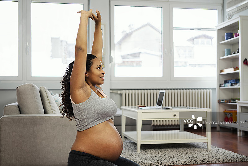 有益母婴健康的孕期运动图片素材