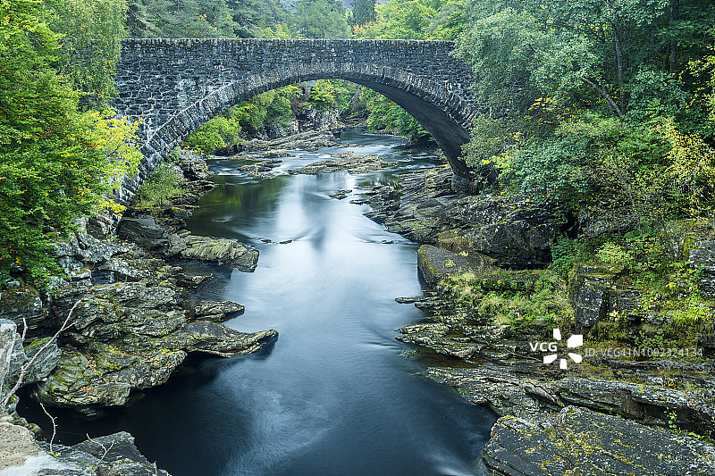英国苏格兰高地，因弗莫里斯顿瀑布图片素材