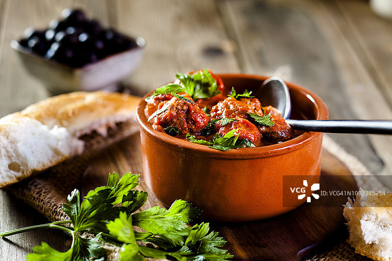 西班牙阿尔邦迪加斯：香辣番茄酱肉丸图片素材