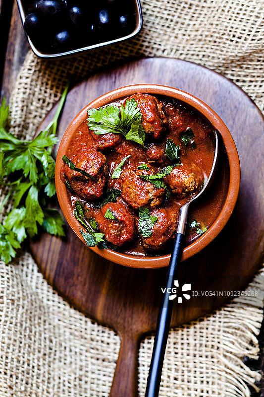 西班牙阿尔邦迪加斯：香辣番茄酱肉丸图片素材