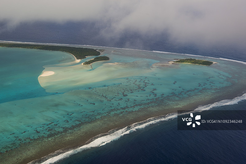 库克群岛拉罗汤加岛艾图塔基泻湖鸟瞰图图片素材