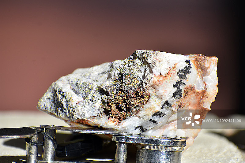 金色礁石图片素材