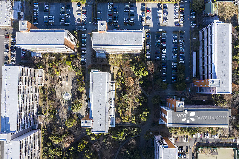 带停车场的公寓鸟瞰图片素材