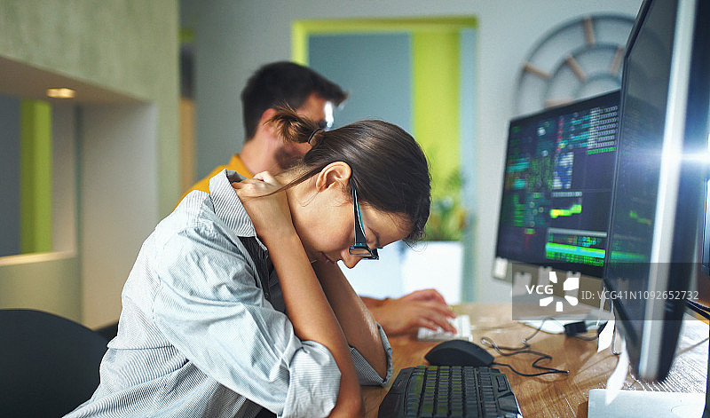 办公室工作疲惫图片素材