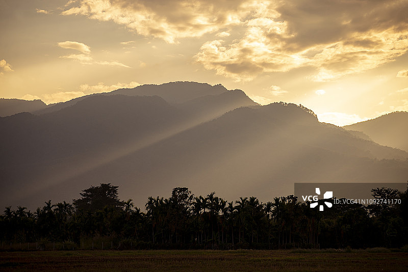 素贴山图片素材