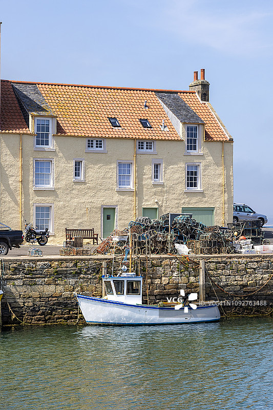 英国苏格兰法夫圣安德鲁斯港口的渔船图片素材
