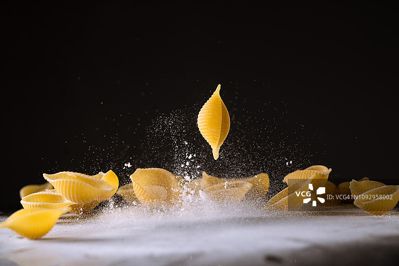 意大利贝壳面CONCHIGLIE影棚高速摄影图片素材