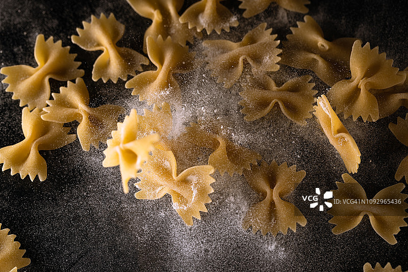 意大利法夫勒蝴蝶面高速同步工作室拍摄。图片素材