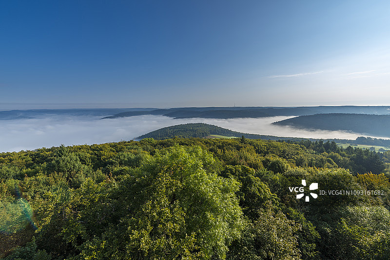 德国卡岑布克尔山晨雾风光图片素材