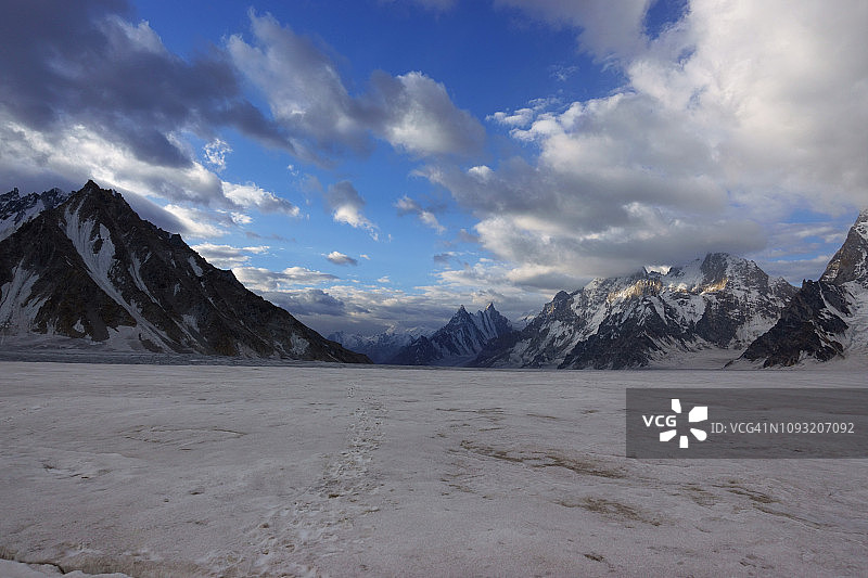 山脉与冰川图片素材