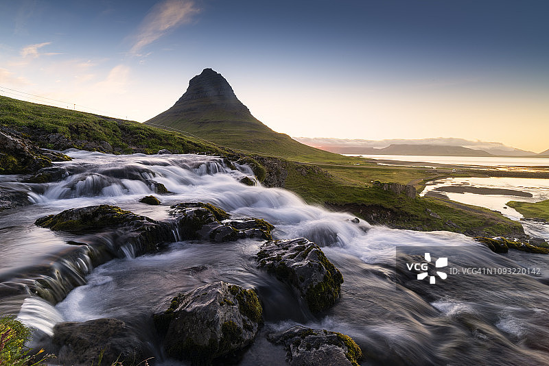 清晨的教堂山图片素材