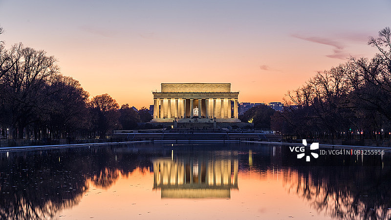 夜晚的林肯纪念堂图片素材