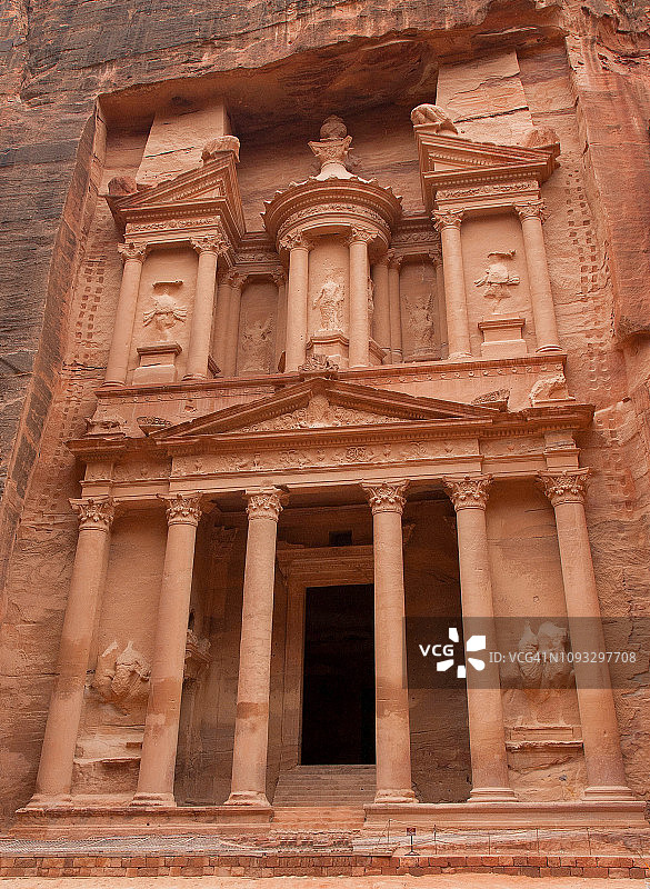 约旦佩特拉古城的宝库图片素材