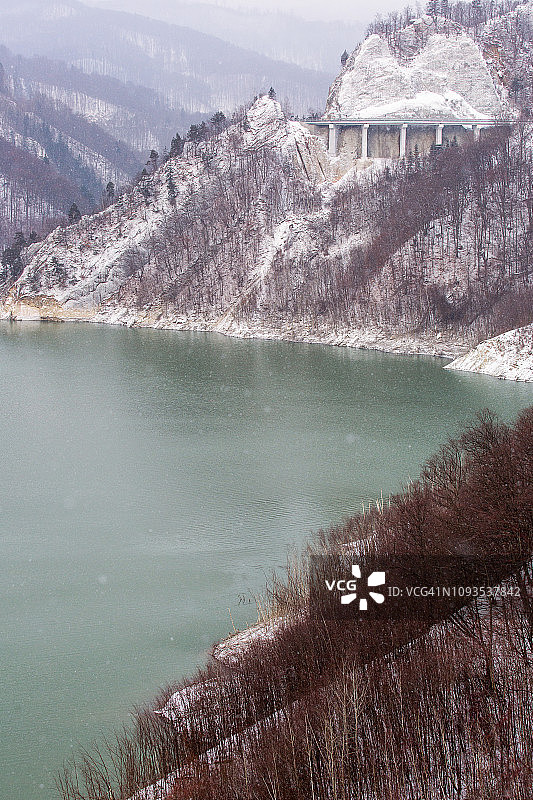 罗马尼亚冬季的布泽乌河图片素材